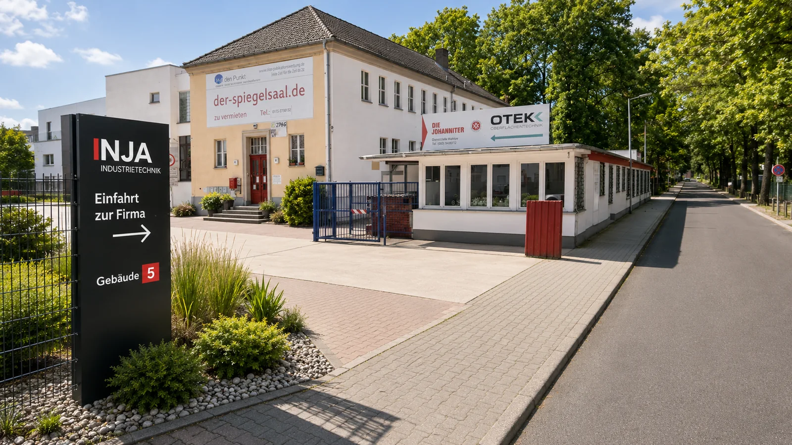 Einfahrt zum INJA Standort im Forstweg 1 in Brieselang